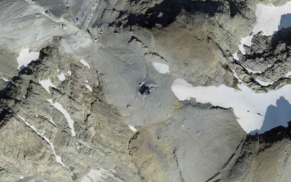 Luftbild mit Messpunkt: Blüemlisalphütte SAC