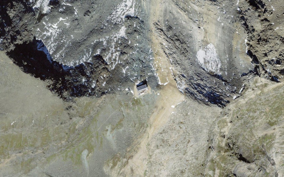 Luftbild mit Messpunkt: Britanniahütte SAC