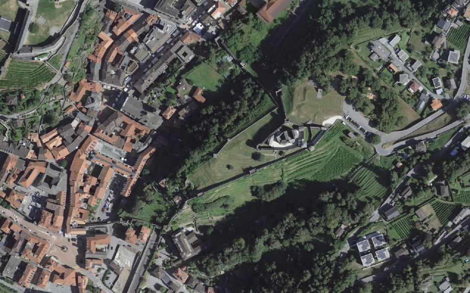 Luftbild mit Messpunkt: Castello di Montebello