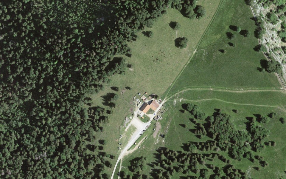 Luftbild mit Messpunkt: Creux du Van (Le Soliat)
