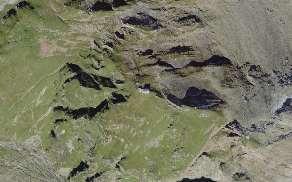 Luftbild mit Messpunkt: Hüfihütte SAC