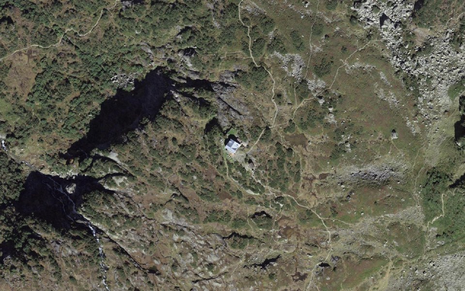 Luftbild mit Messpunkt: Kröntenhütte SAC