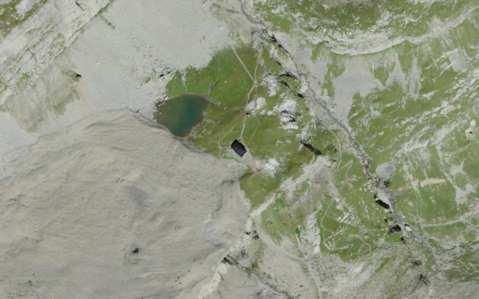 Luftbild mit Messpunkt: Lämmerenhütte SAC