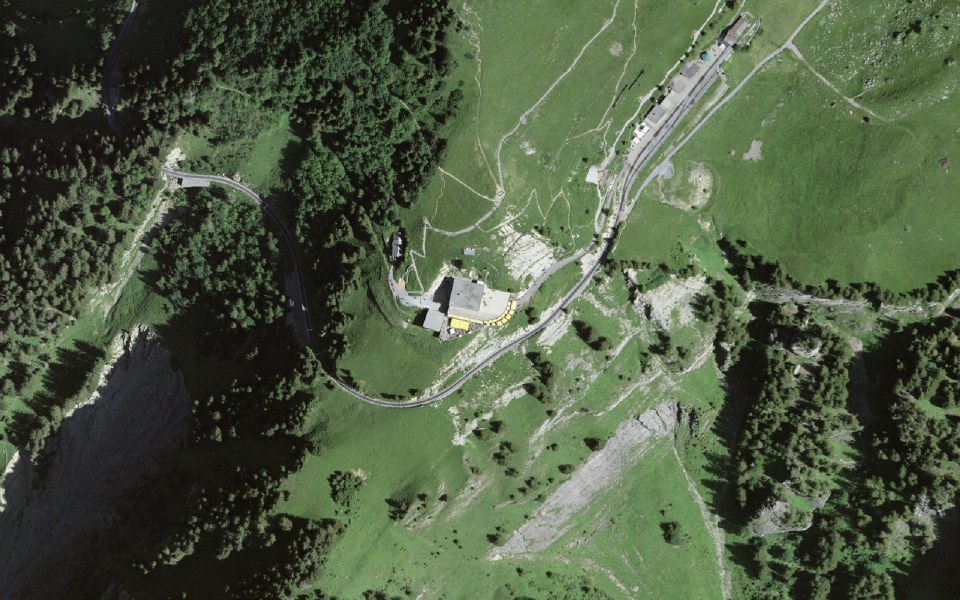 Luftbild mit Messpunkt: Schynige Platte