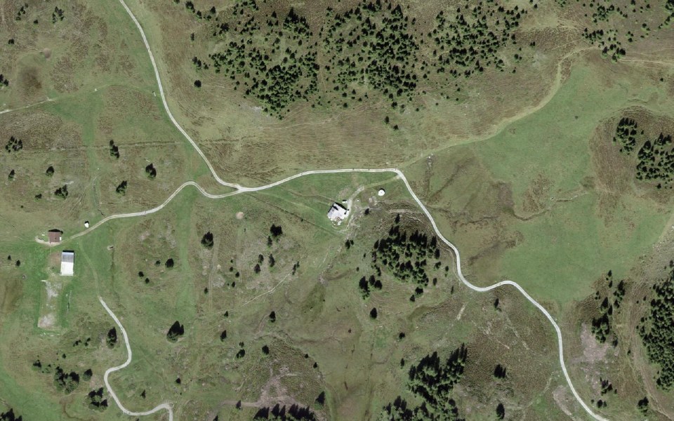 Luftbild mit Messpunkt: Skihütte Feldis
