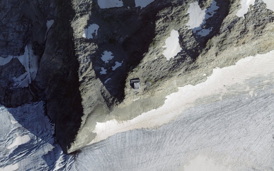 Luftbild mit Messpunkt: Tierberglihütte SAC